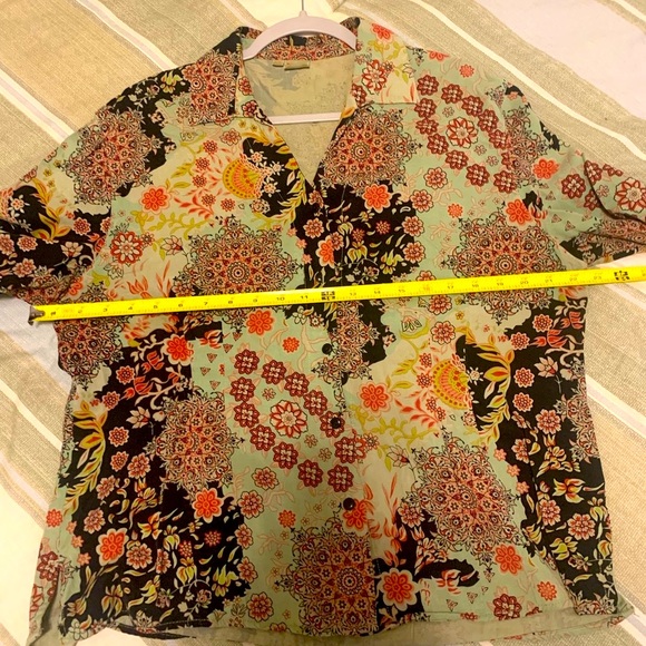 Tianello XL Floral Top - Picture 5 of 13